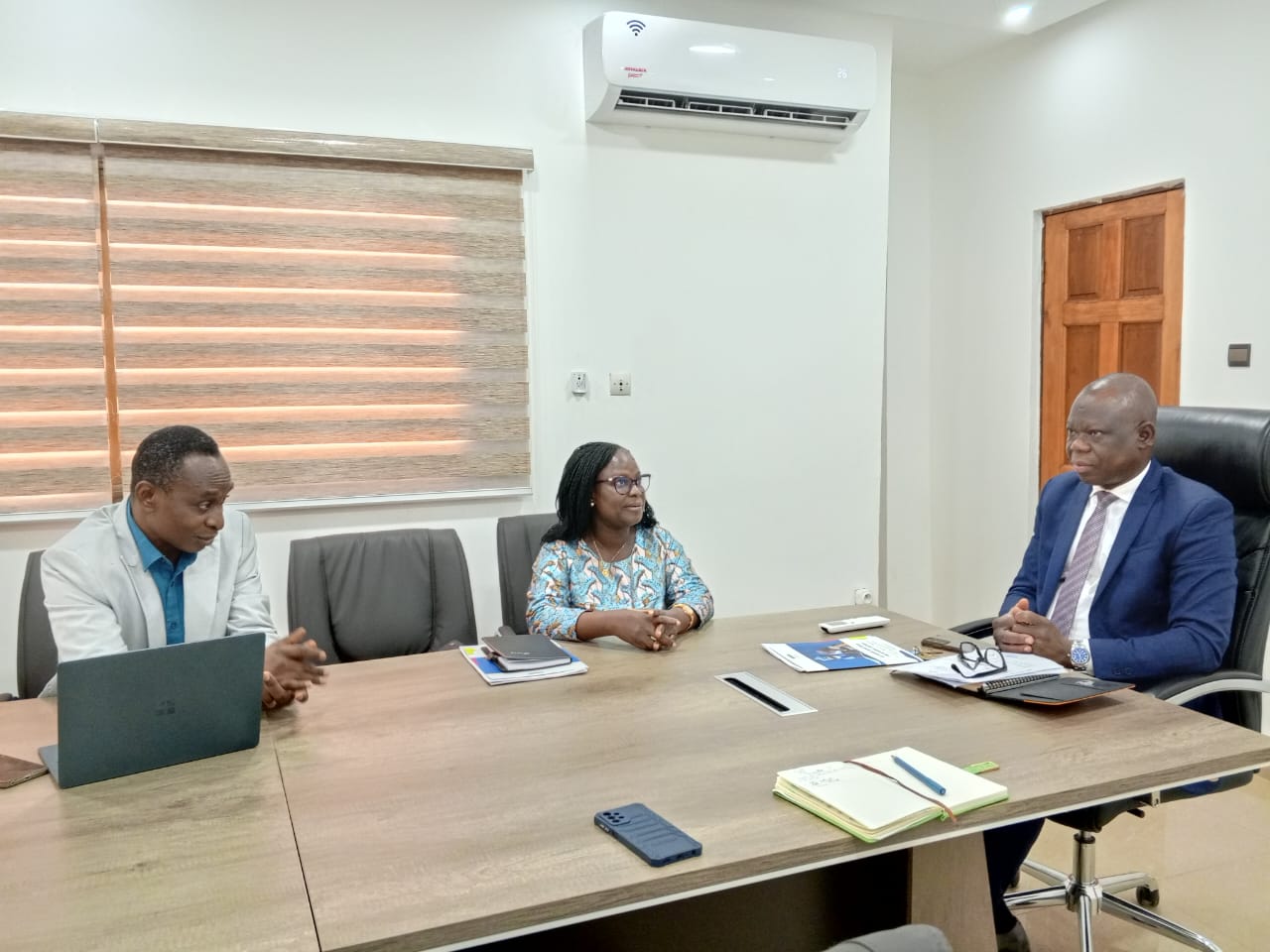 Dr Charlotte DZAMADO au milieu avec le Directeur Pays sortant, M. Christophe Sesso GBELEOU